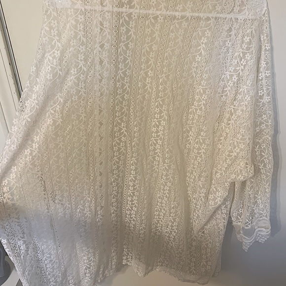 Lace kimono - Picture 3 of 4